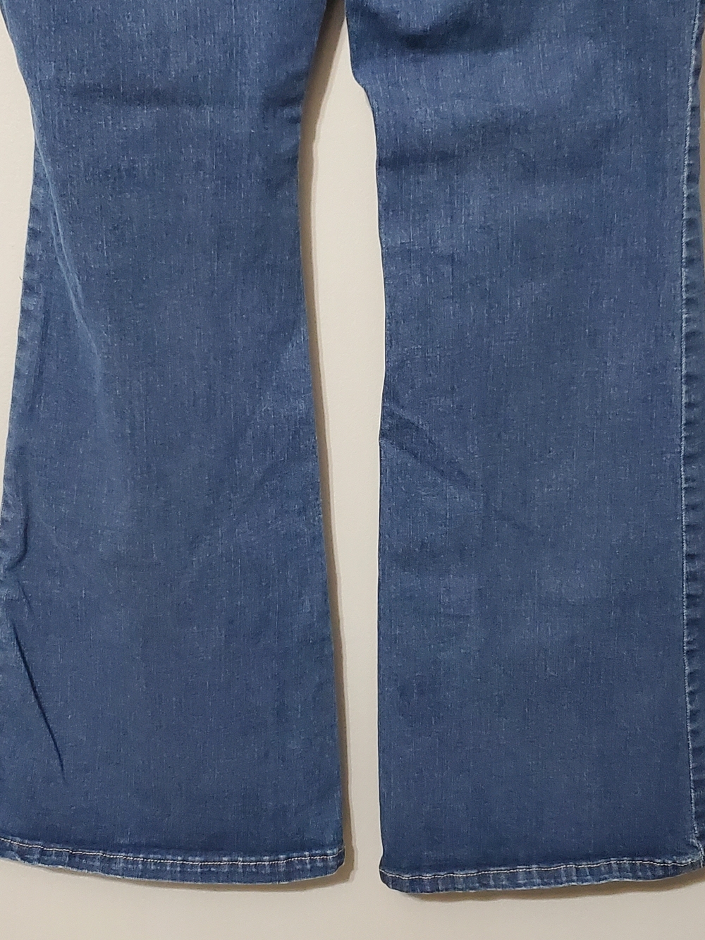 Bandolino Reagan Flare Jeans Pull On Women's Size 16 - Picture 6 of 9